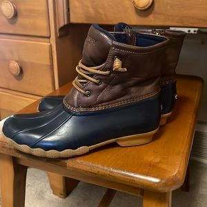 Girls Sperry boot navy